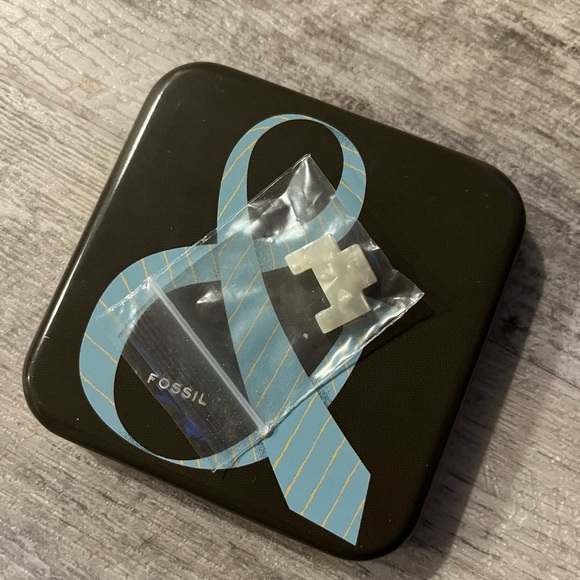 Beautiful Fossil watch with rose gold/rhinestones around the watch face ❤️ - Picture 6 of 7